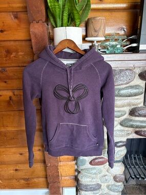 TNA Aritzia Purple Hoodie Graphic Logo Pullover XS Y2K Athleisure